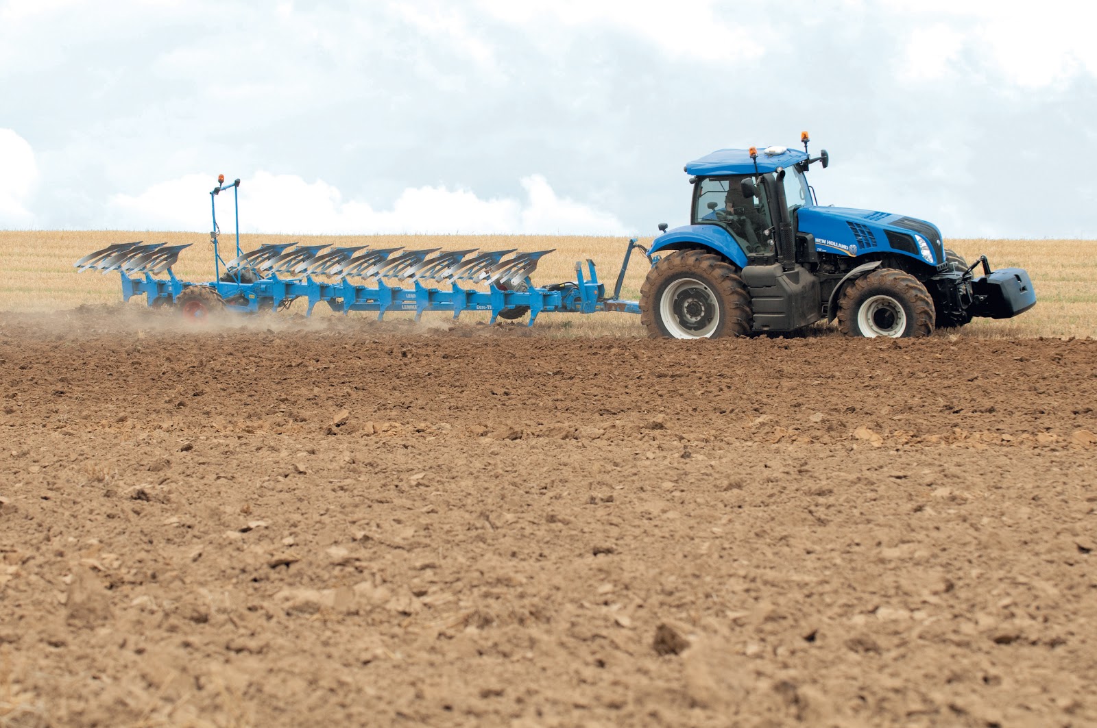 Mejora la eficiencia de tu maquinaria agr&iacute;cola con la electrov&aacute;lvula doble tracci&oacute;n New Holland